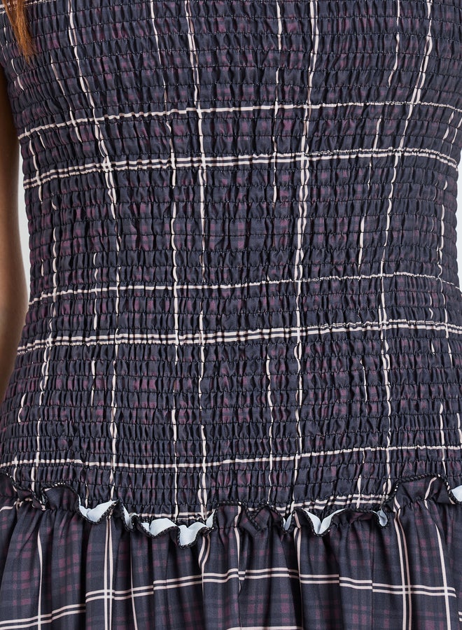 Styli Women Checked Smocked Sleeveless Maxi Dress - Image 3